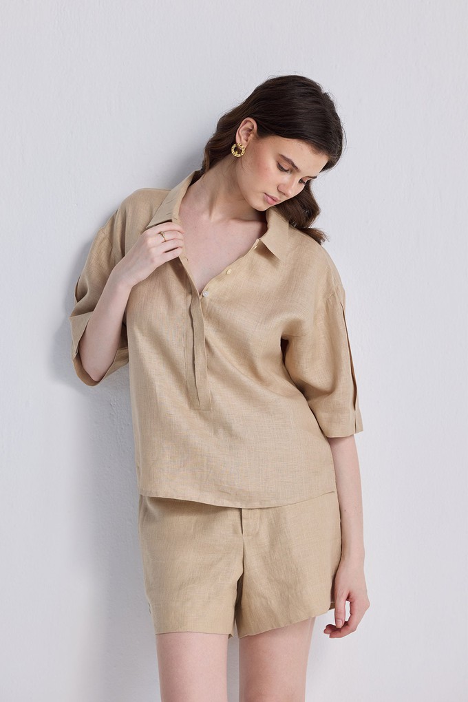 Oversized Flowy Shirt in Neutral Beige from Reistor