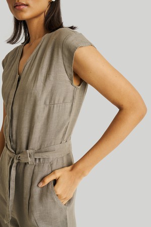 Evening Chai Jumpsuit in Olive from Reistor