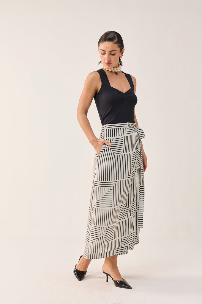 Regular Sweetheart Neck Top in Black from Reistor