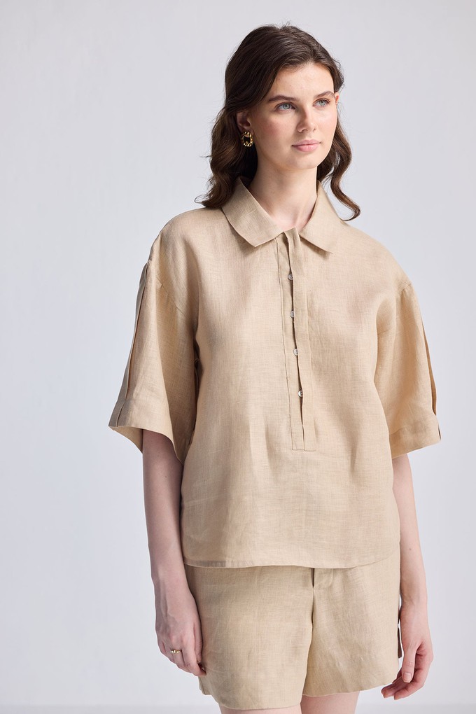 Oversized Flowy Shirt in Neutral Beige from Reistor