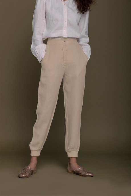 De zomerse joggingbroek in neutraal beige €31,00