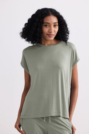 Relaxed Tee in Olive from Reistor