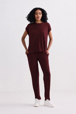 Relaxed Tee in Merlot from Reistor
