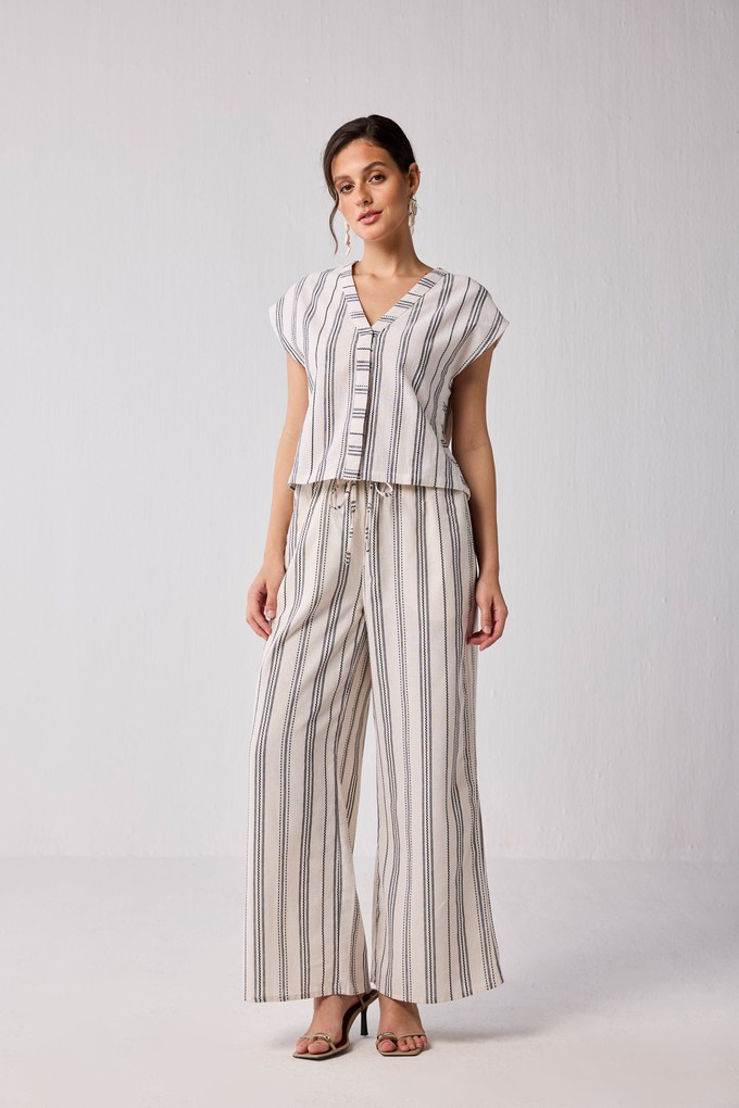 Striped Matching Set with Wide-Leg Pants and V-neck Top from Reistor