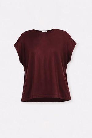 Relaxed Tee in Merlot from Reistor