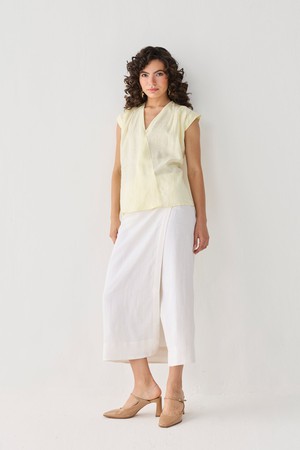 V-neck Overlap Top in Butter Lemon from Reistor