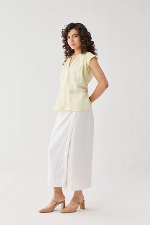 V-neck Overlap Top in Butter Lemon from Reistor