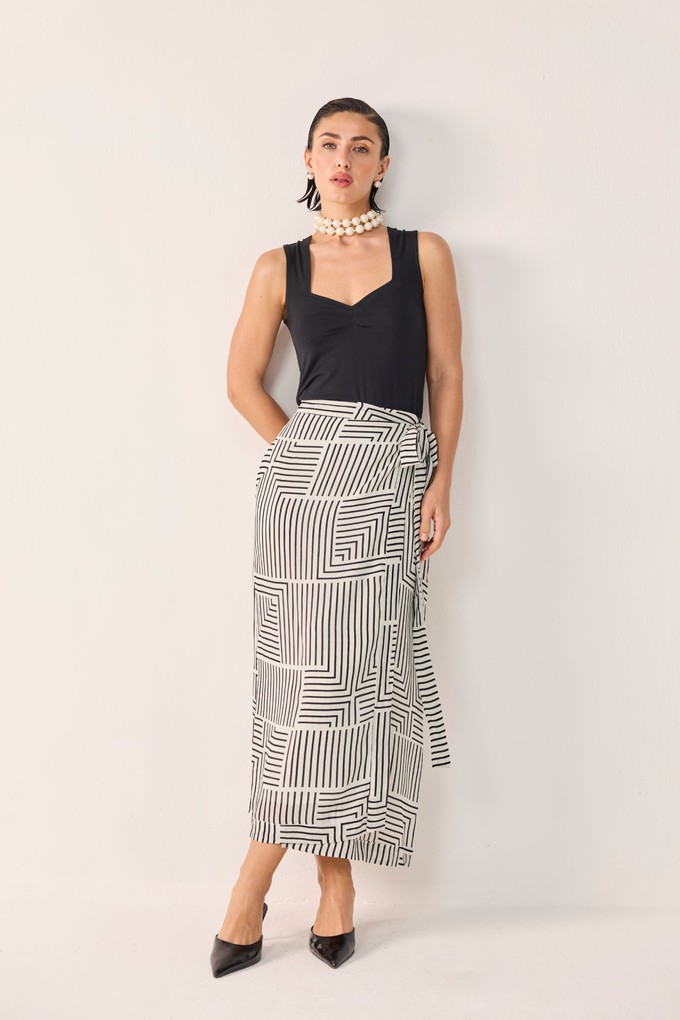 Regular Sweetheart Neck Top in Black from Reistor