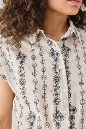 Oversized Crop Shirt with Floral Embroidery from Reistor