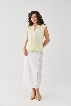 V-neck Overlap Top in Butter Lemon from Reistor