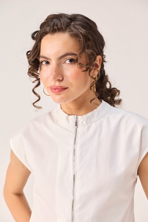 Front Zip Top in White from Reistor
