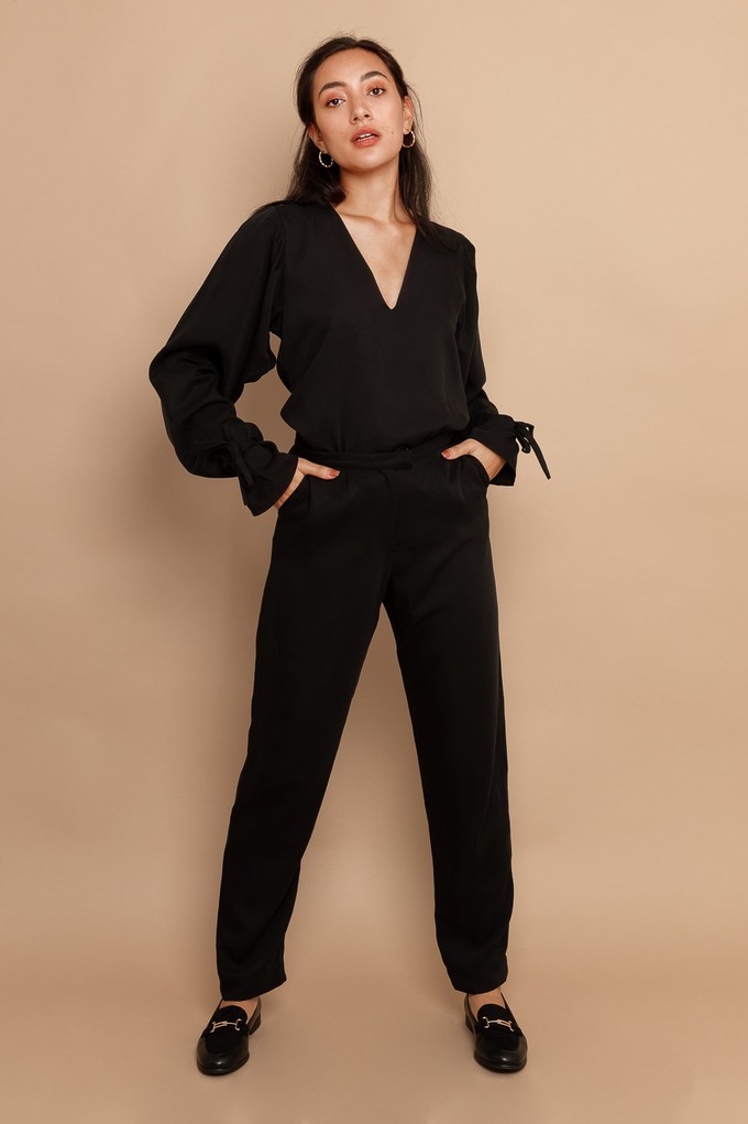 Nina Black Classic 100% Tencel Pantalon from Roses & Lilies