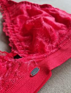 Abies BH - Rood via Savara Intimates