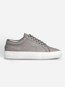 Sneakers Storm Gray Essential via Shop Like You Give a Damn