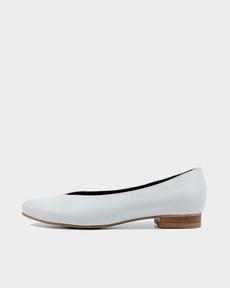 Ballerinas Nopal White via Shop Like You Give a Damn