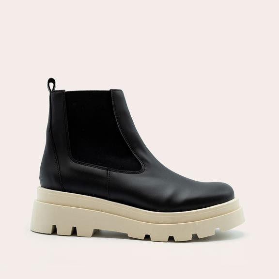 Chelsea Boots Noa Black from Shop Like You Give a Damn