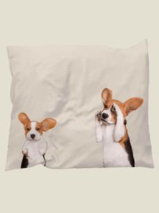 Beagle Friends pillowcase via SNURK