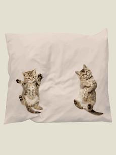 Kitten Friends pillowcase via SNURK