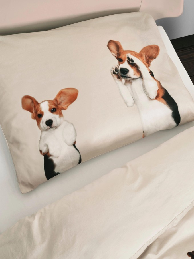 Beagle Friends pillowcase from SNURK
