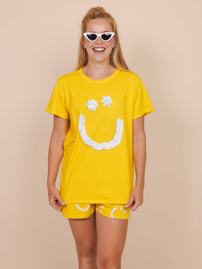 Smiles Yellow T-shirt Unisex from SNURK