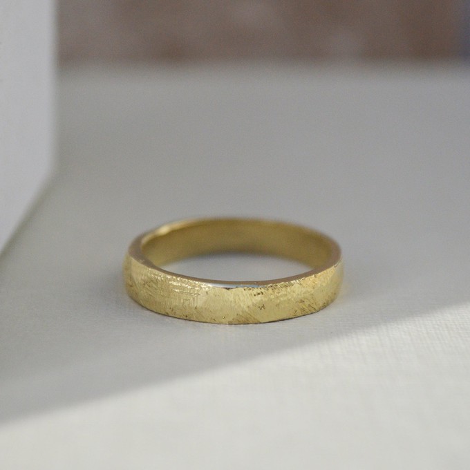 Textured wedding band chunky - Gold 14k from Solitude the Label