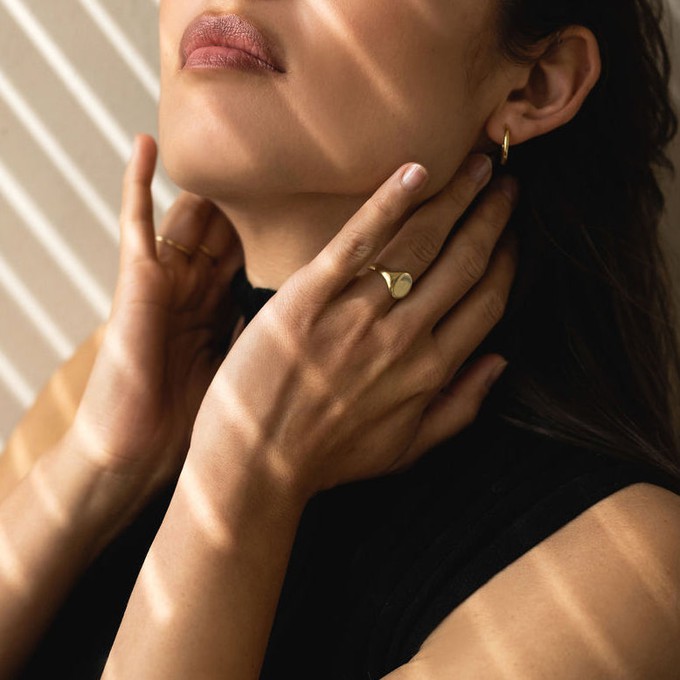 Oval signet Ring - Gold 14k from Solitude the Label