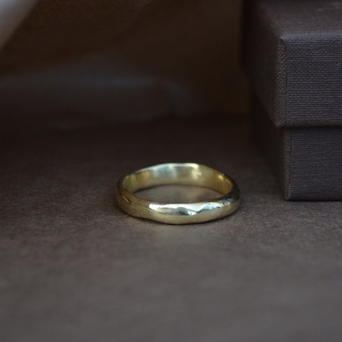 Organic wedding band Chunky - Gold 14k from Solitude the Label