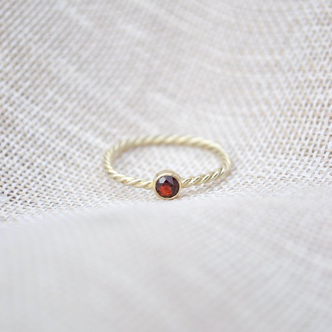 Birthstone Ring - Gold 14k from Solitude the Label