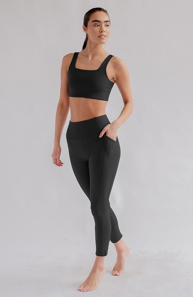 Compressive high-rise pocket legging zwart from Sophie Stone