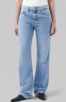 Loose Jamie Flow jeans via Sophie Stone