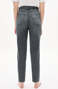 Mairaa Mom jeans clouded gray via Sophie Stone