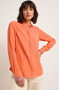 Blouse textured coral via Sophie Stone