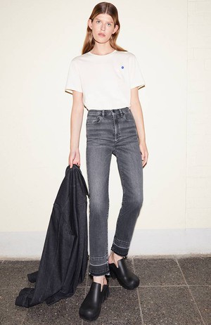 Lejaani straight leg jeans licorice from Sophie Stone