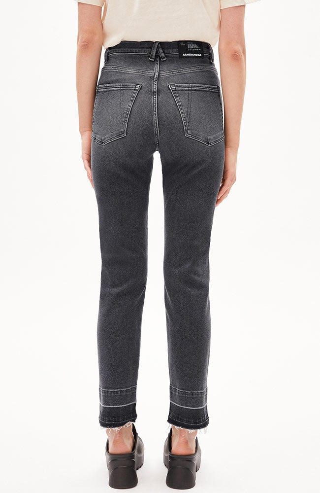 Lejaani straight leg jeans licorice from Sophie Stone