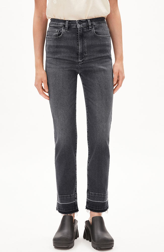 Lejaani straight leg jeans licorice from Sophie Stone