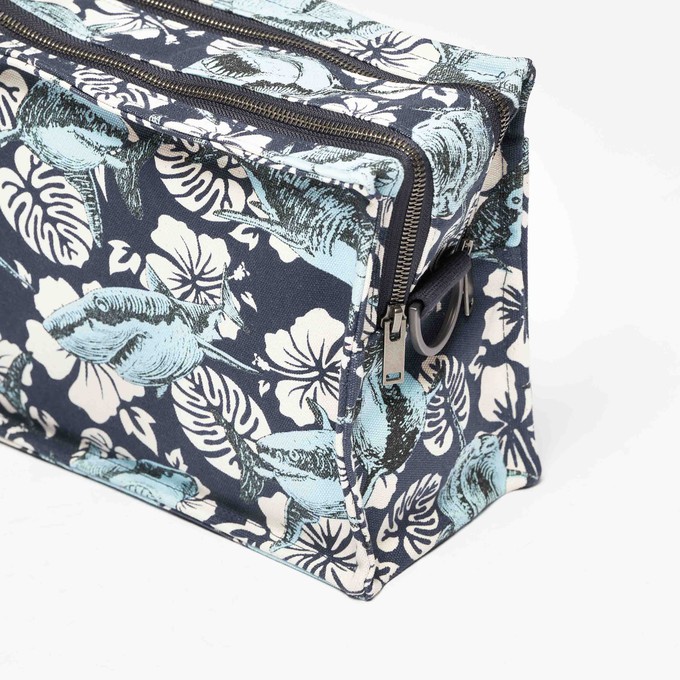 SbS Toiletry Bag L - The Sharks from Souleway