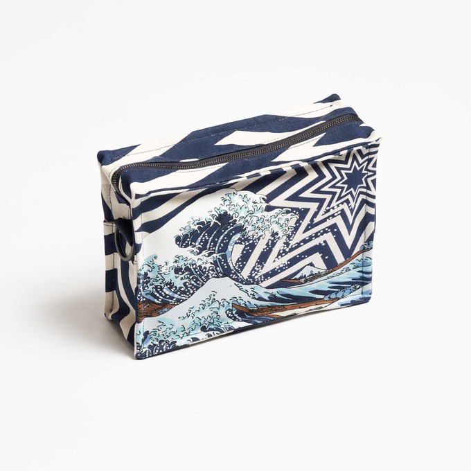 SbS Toiletry Bag M - The Wave from Souleway
