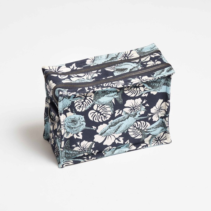 SbS Toiletry Bag L - The Sharks from Souleway