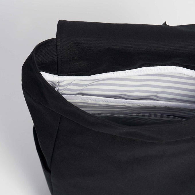 Classic Backpack L - Night Black from Souleway
