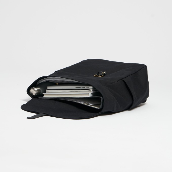 Classic Backpack L - Night Black from Souleway