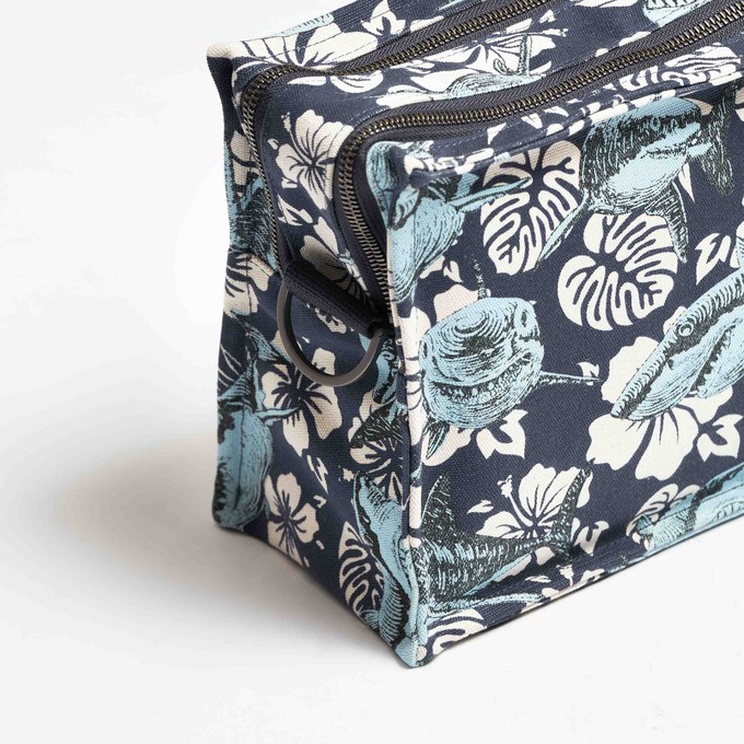 SbS Toiletry Bag L - The Sharks from Souleway