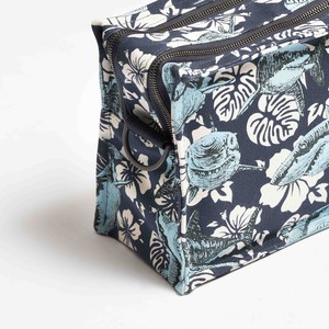 SbS Toiletry Bag L - The Sharks from Souleway