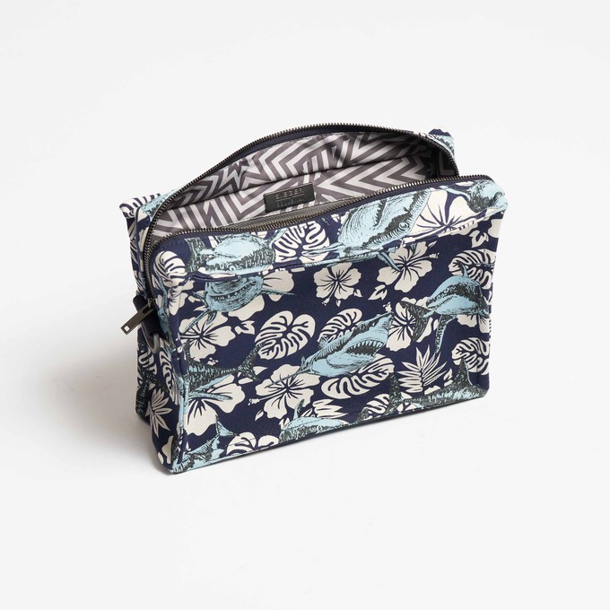 SbS Toiletry Bag M - The Sharks from Souleway