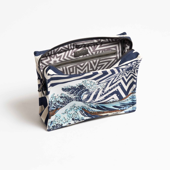 SbS Toiletry Bag M - The Wave from Souleway