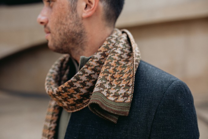 Moss Pied-de-Poule Jacquard Knit Scarf – Green/Beige Blend from STUDIO MYR