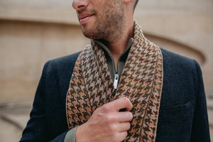 Moss Pied-de-Poule Jacquard Knit Scarf – Green/Beige Blend from STUDIO MYR