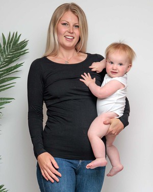 Organic Long Sleeves Breastfeeding Top in Black from The Bshirt