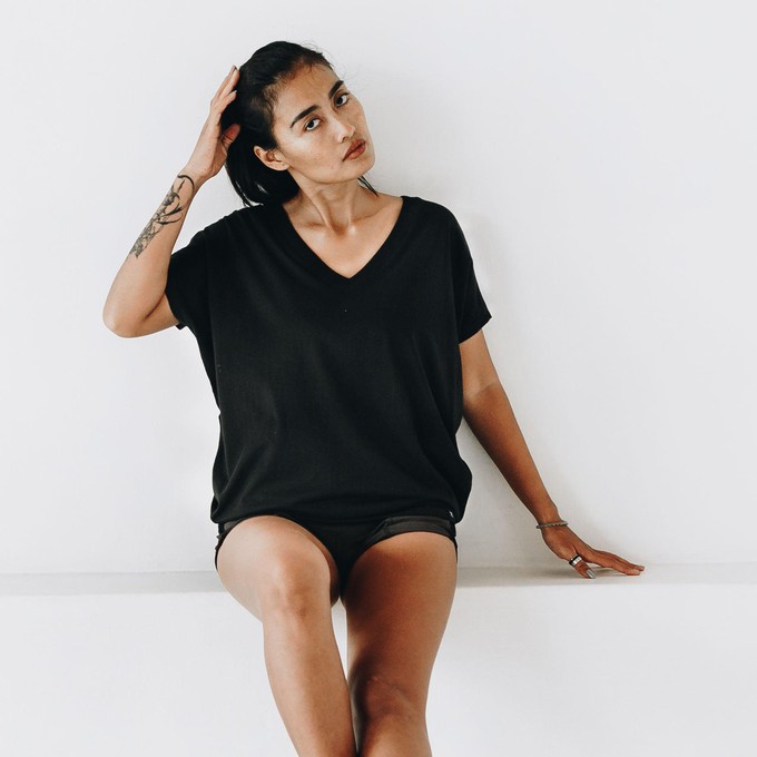 Butterfly T-shirt - organic cotton - black from The Driftwood Tales