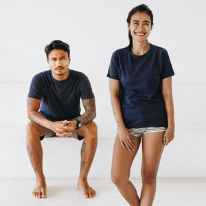 T-shirt - unisex- organic cotton - navy from The Driftwood Tales