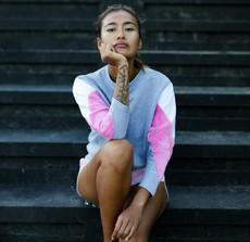 Sweatshirt - AMY - made of 4 different recycled fabrics - white, dark pink, grayº via The Driftwood Tales